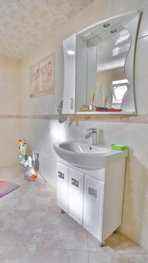 Nana'S Apartment Кутаїсі Екстер'єр фото